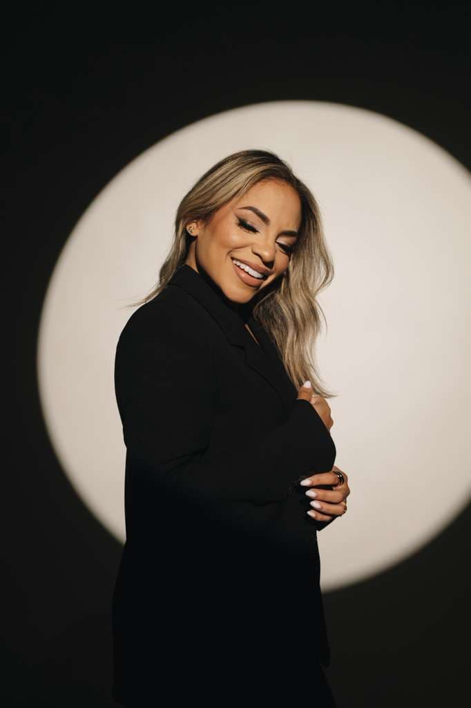 Mariana Bolivar Working